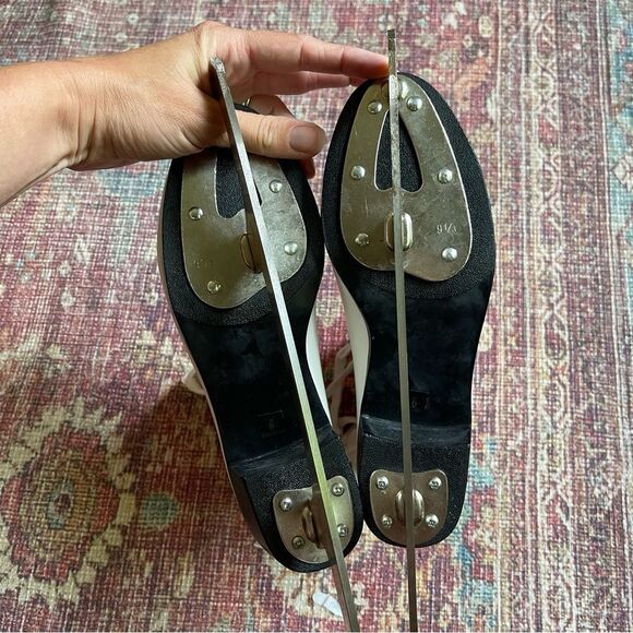 Women's Size 6 CCM Champion Deluxe White Ice Skates SP edition - Picture 7 of 11